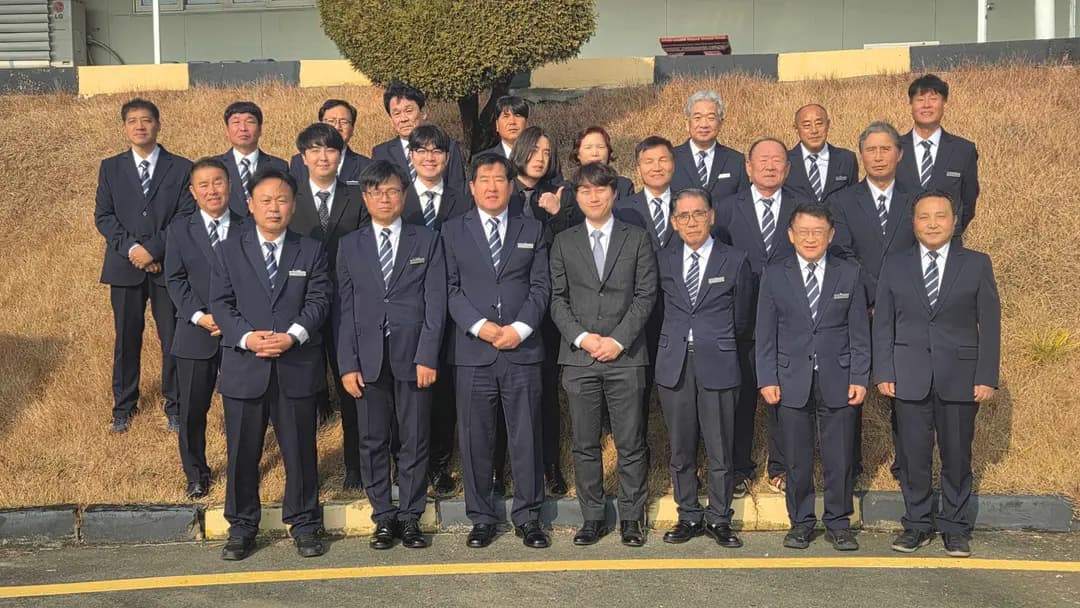 학원 강사진 단체 사진